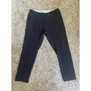 NYL Cutout Capri Leggings, Size S